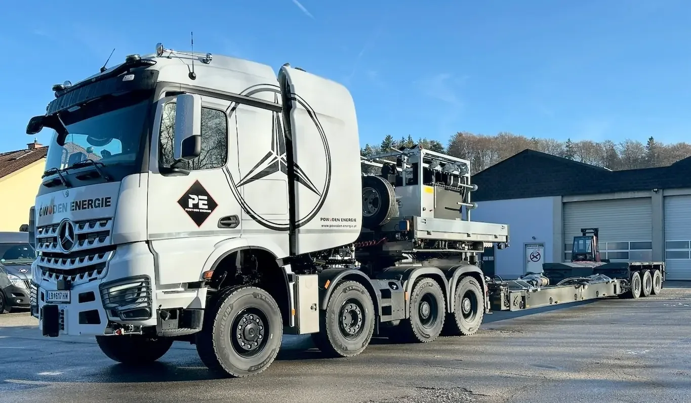 Mercedes-Benz Arocs transport vehicle